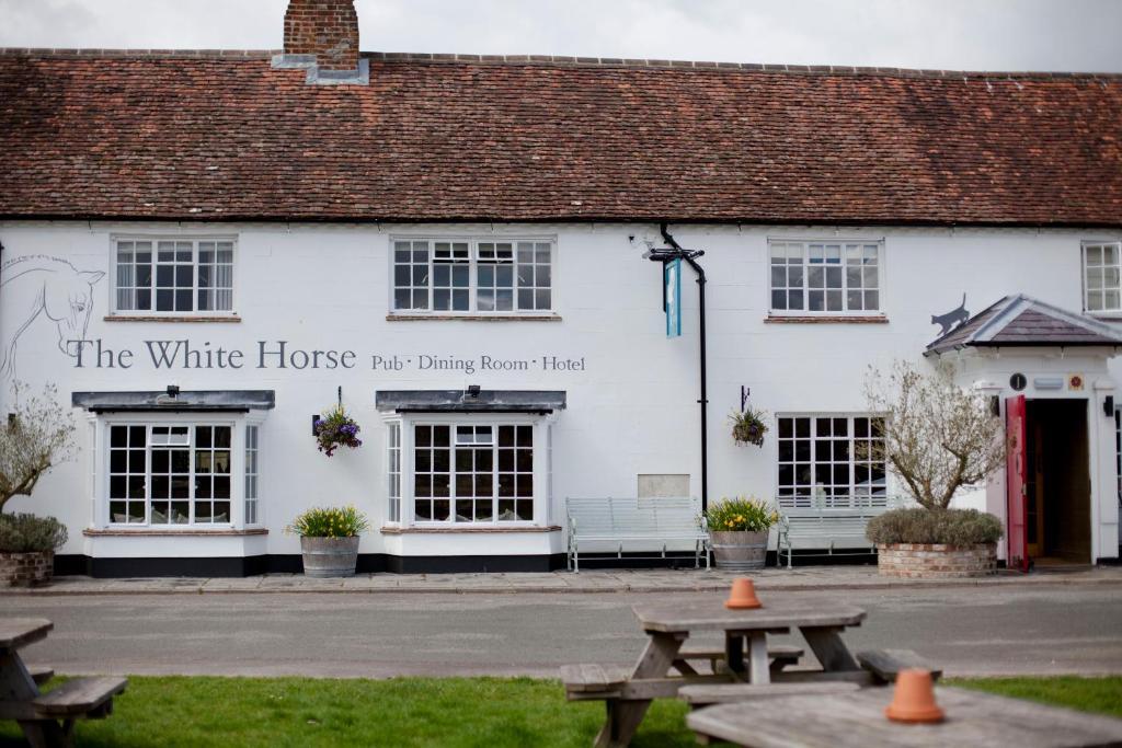 Hotel The White Horse Chilgrove Exterior foto