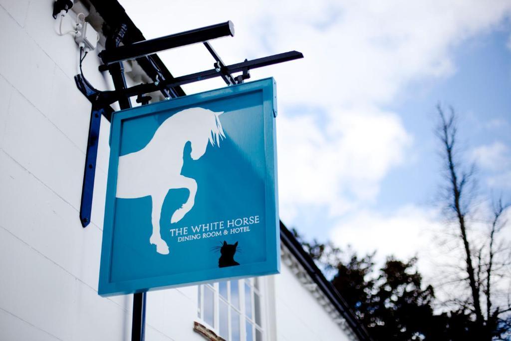 Hotel The White Horse Chilgrove Exterior foto